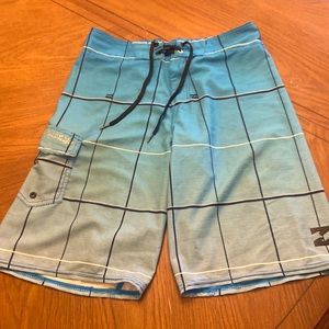 Billabong platinum recycler board shorts w/ 11” inseam size 28  small